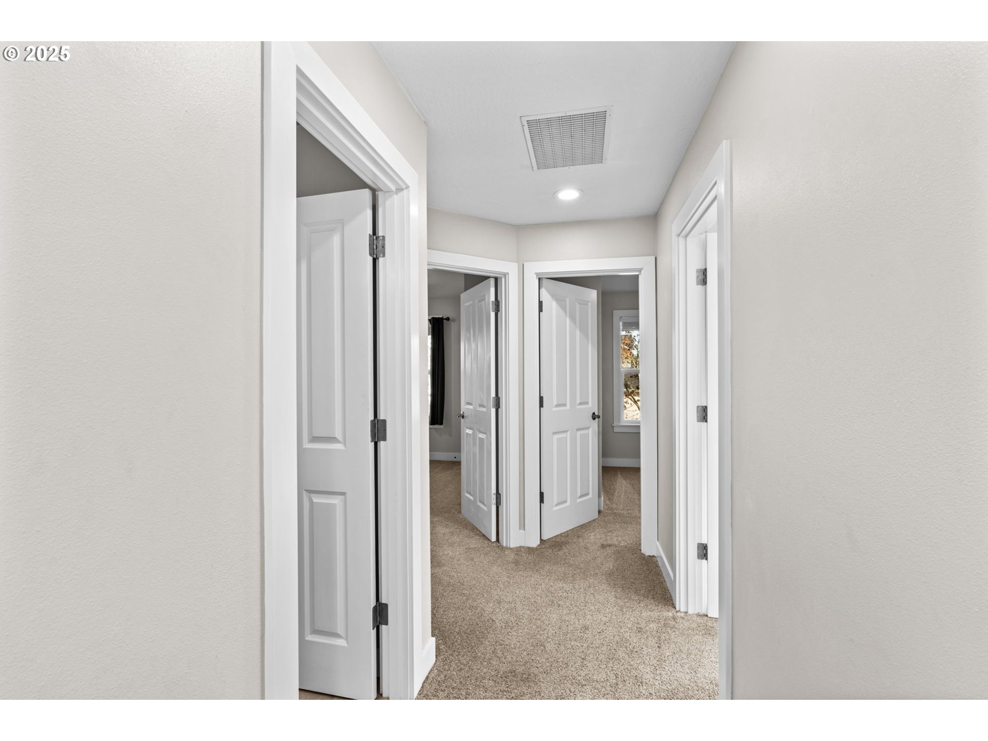 1072 53rd Street Springfield, OR 97478 - Photo 19 of 32 a view of an empty room