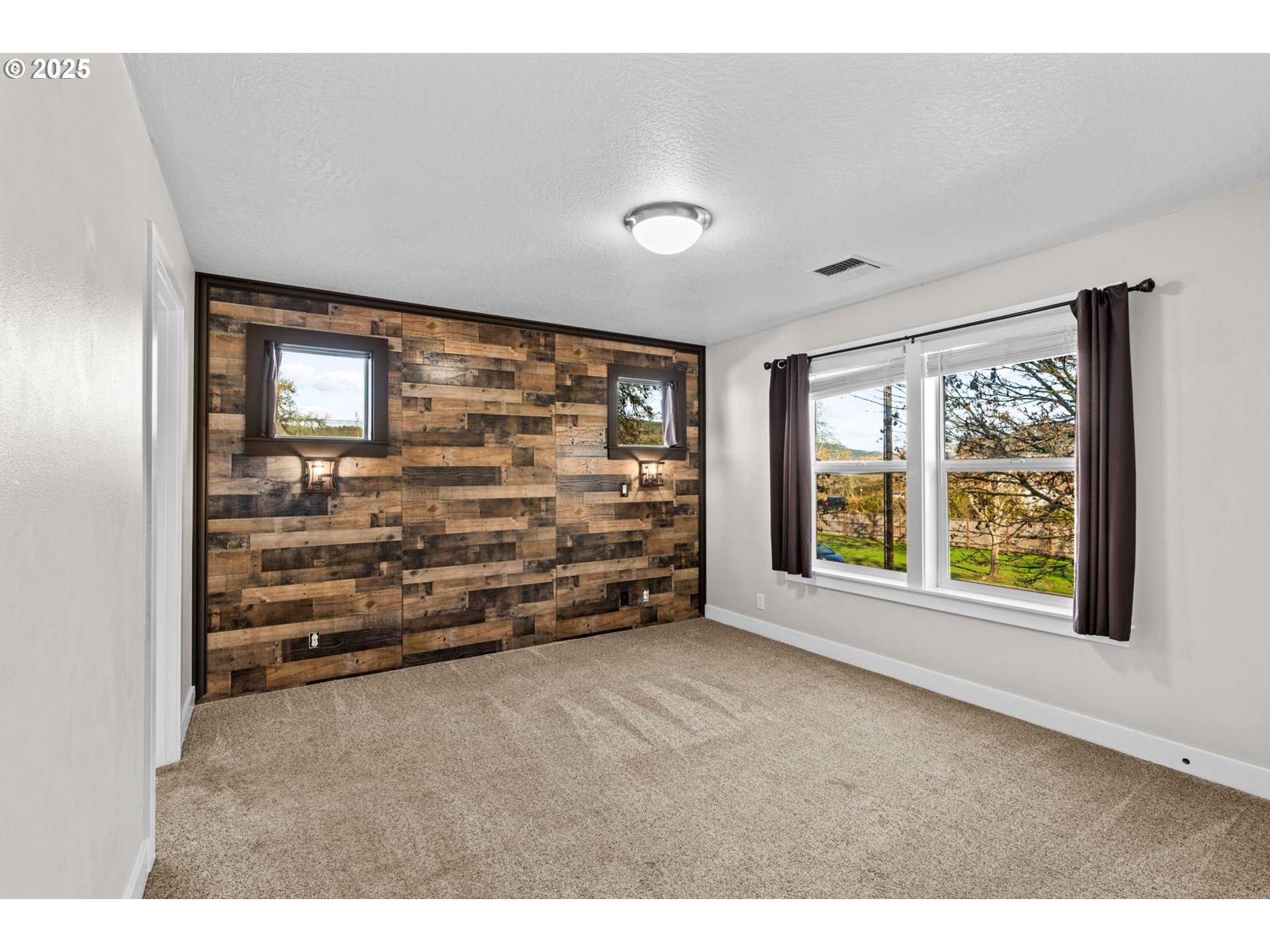 1072 53rd Street Springfield, OR 97478 - Photo 21 of 32 a view of an empty room with a window