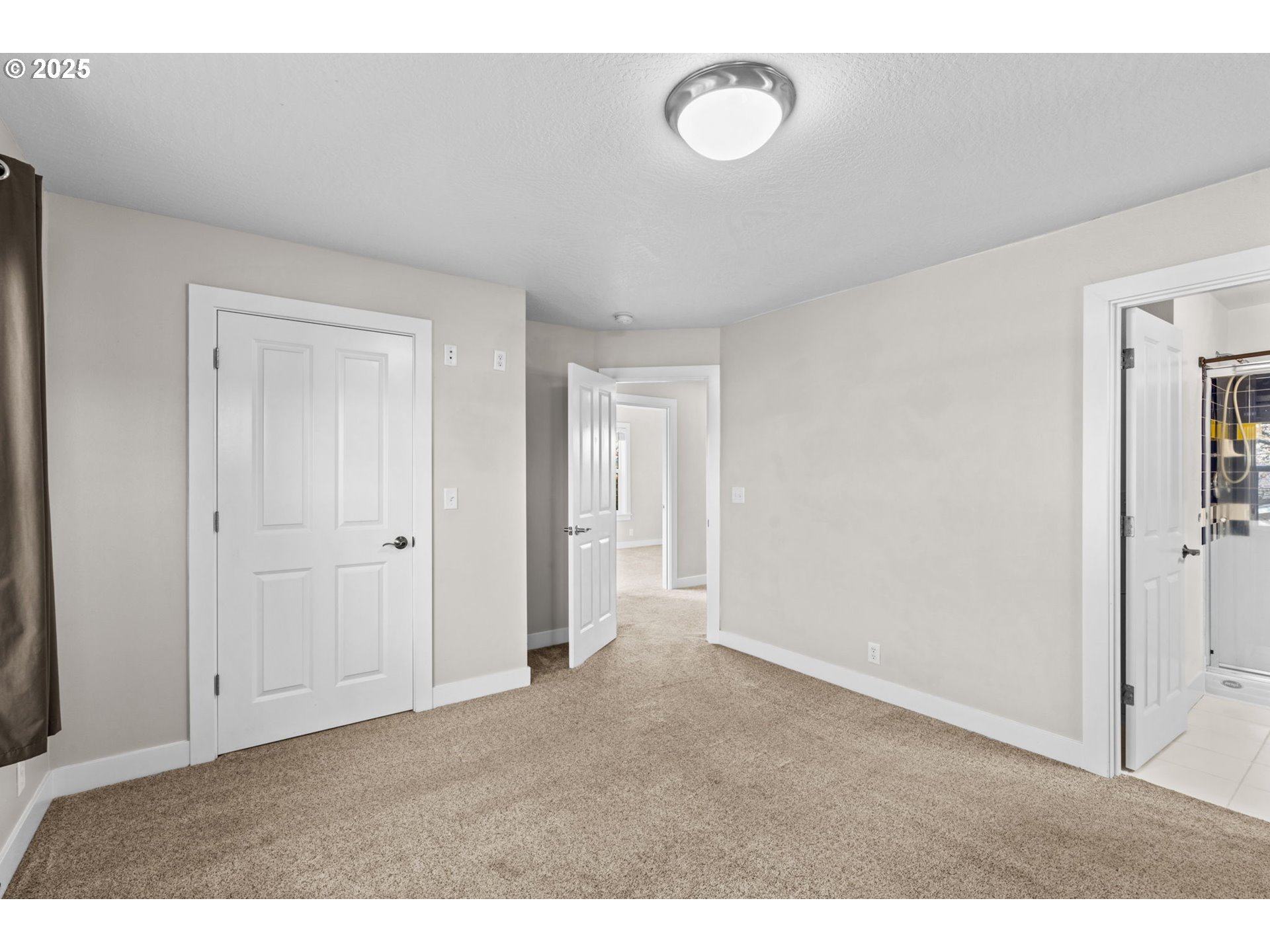 1072 53rd Street Springfield, OR 97478 - Photo 22 of 32 a view of an empty room and window