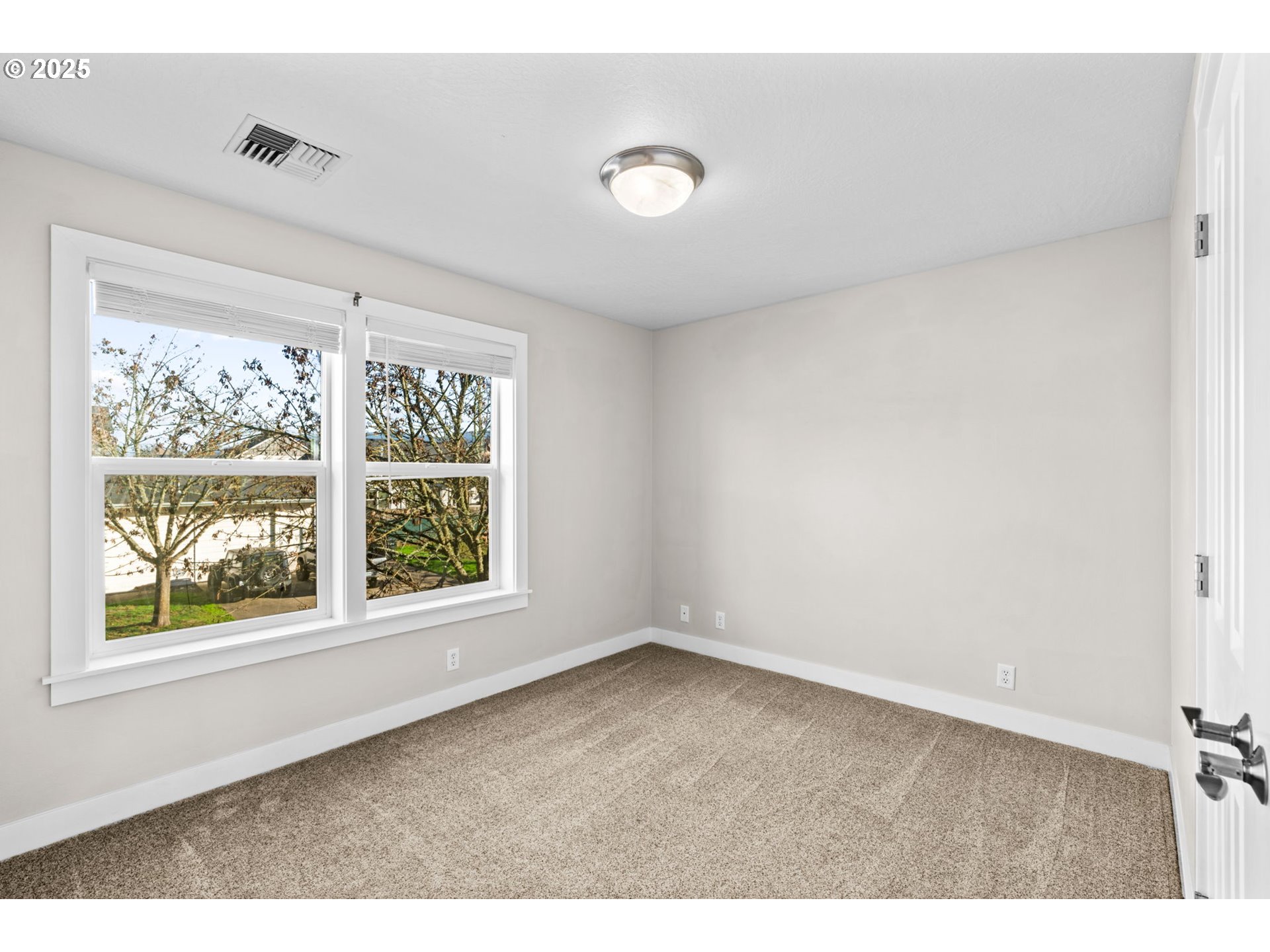 1072 53rd Street Springfield, OR 97478 - Photo 27 of 32 a view of an empty room with a window