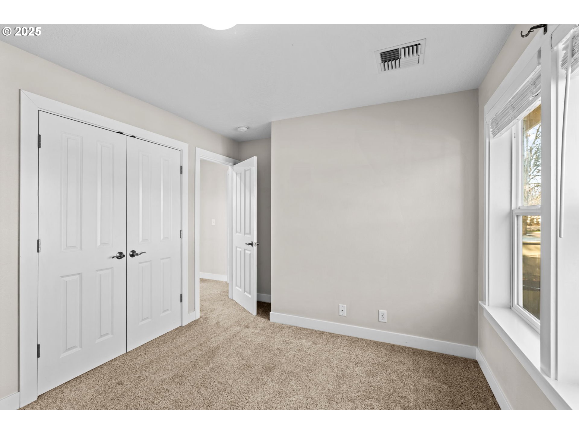 1072 53rd Street Springfield, OR 97478 - Photo 28 of 32 a view of an empty room