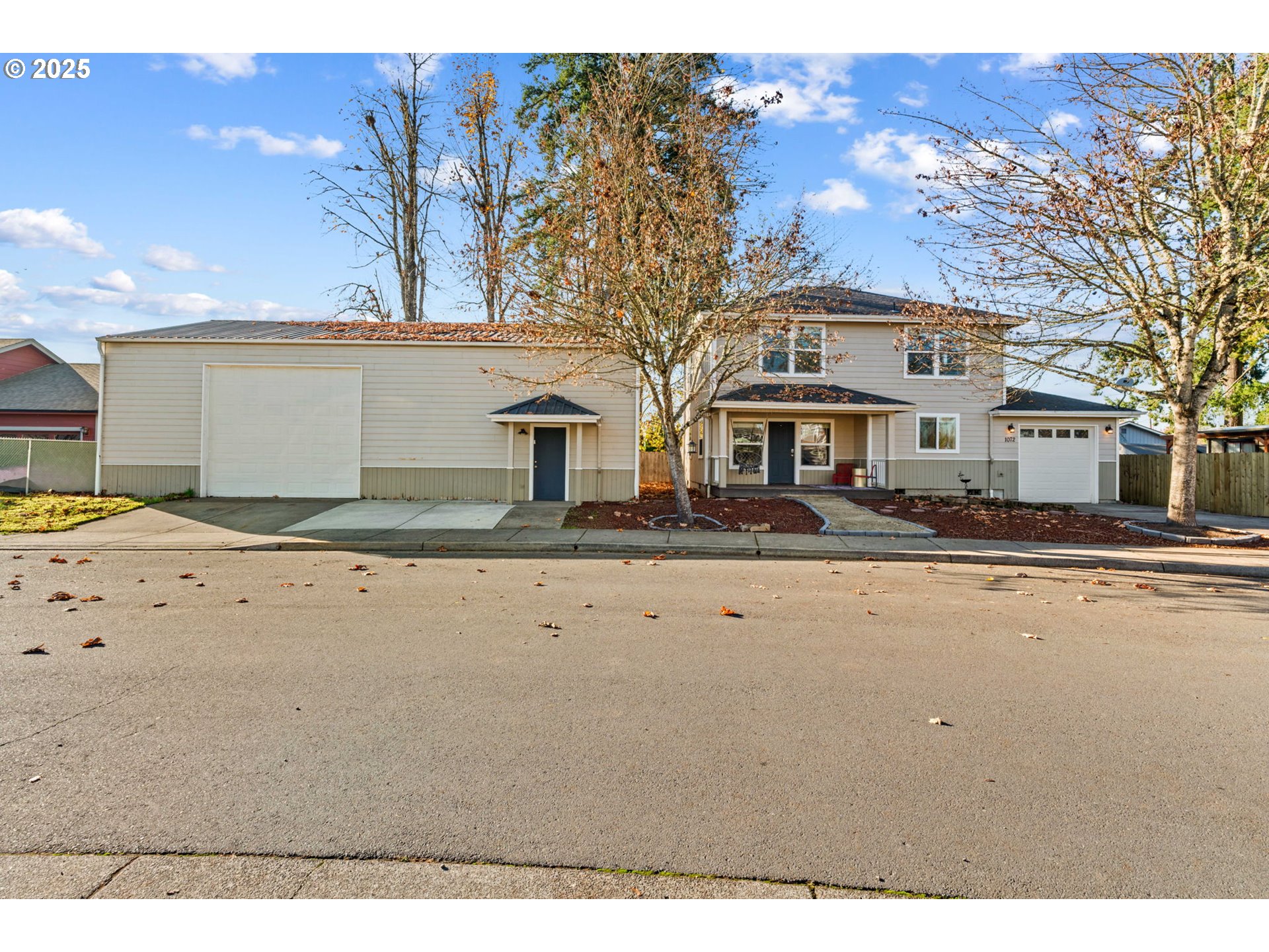1072 53rd Street Springfield, OR 97478 - Photo 3 of 32 a front view of a house with a yard