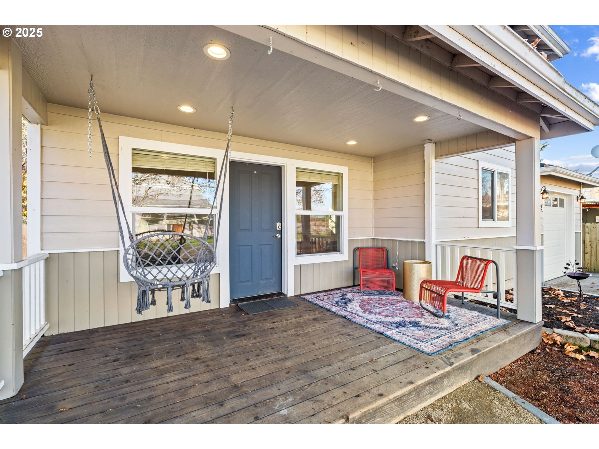 1072 53rd Street Springfield, OR 97478 - Photo 7 of 32 a outdoor space with furniture