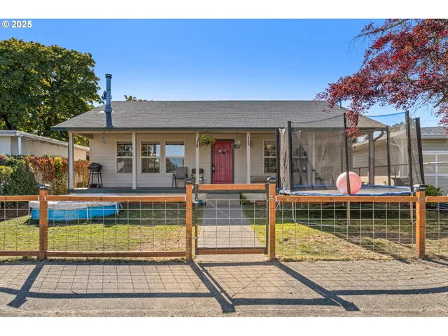 $315,000 | 440 West Agee Street, Roseburg, OR 97471