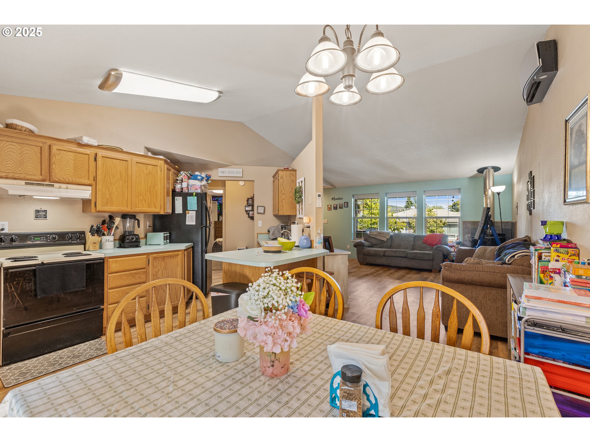 440 West Agee Street Roseburg, OR 97471 - Photo 13 of 44