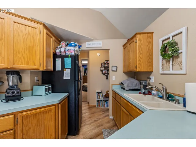 $315,000 | 440 West Agee Street, Roseburg, OR 97471