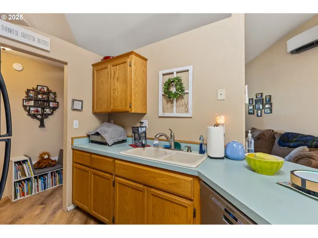 $315,000 | 440 West Agee Street, Roseburg, OR 97471