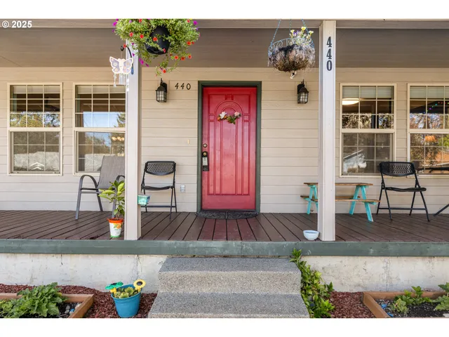 $315,000 | 440 West Agee Street, Roseburg, OR 97471