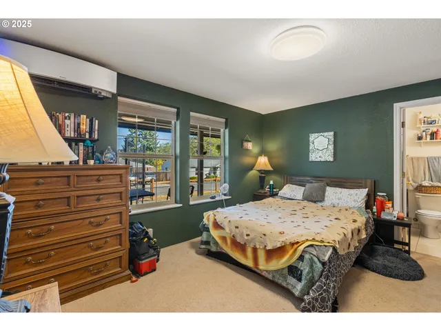 $315,000 | 440 West Agee Street, Roseburg, OR 97471