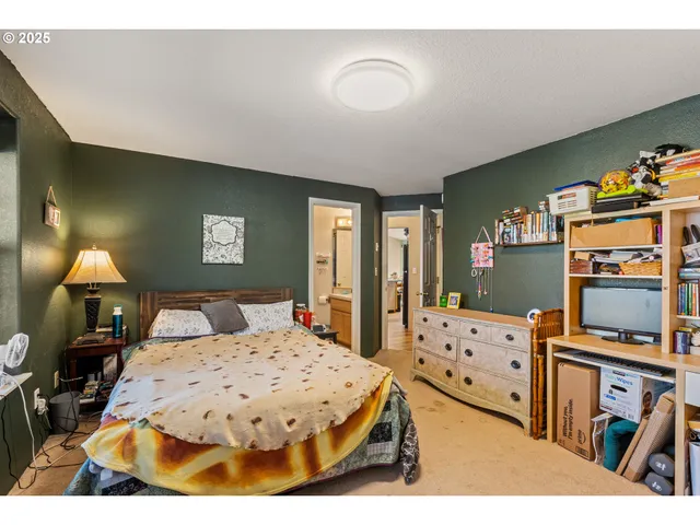 $315,000 | 440 West Agee Street, Roseburg, OR 97471