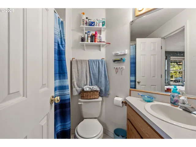 $315,000 | 440 West Agee Street, Roseburg, OR 97471