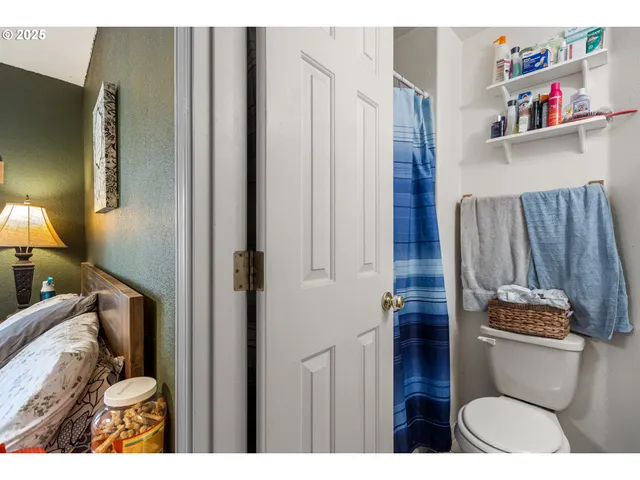 $315,000 | 440 West Agee Street, Roseburg, OR 97471