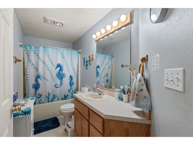 $315,000 | 440 West Agee Street, Roseburg, OR 97471