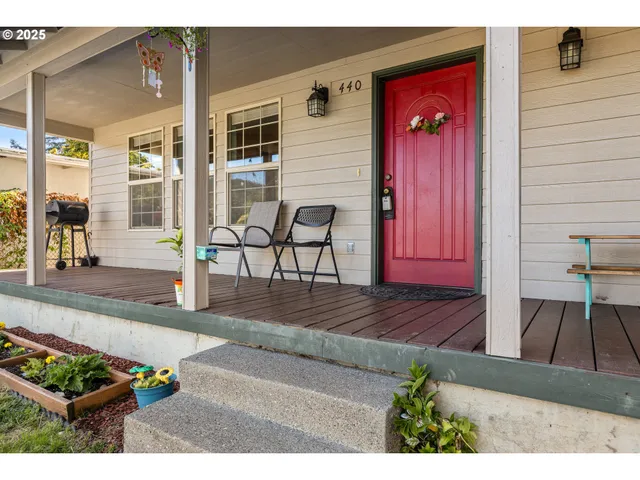 $315,000 | 440 West Agee Street, Roseburg, OR 97471