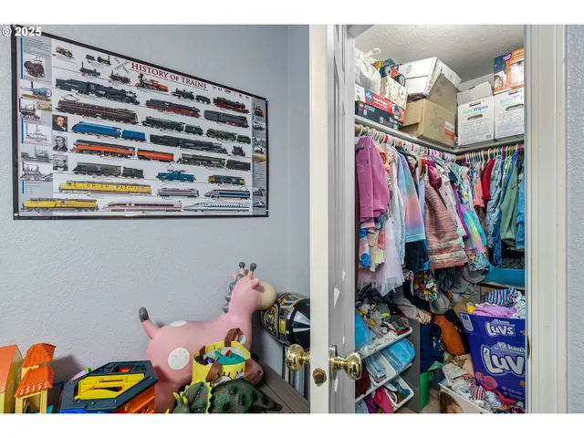 $315,000 | 440 West Agee Street, Roseburg, OR 97471