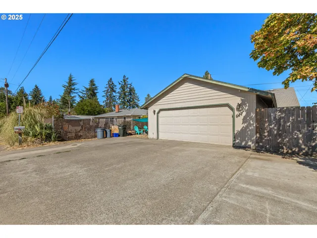 $315,000 | 440 West Agee Street, Roseburg, OR 97471