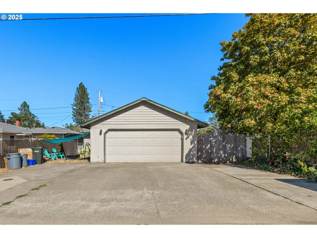 $315,000 | 440 West Agee Street, Roseburg, OR 97471