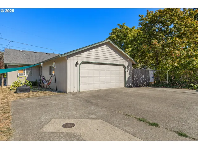 $315,000 | 440 West Agee Street, Roseburg, OR 97471