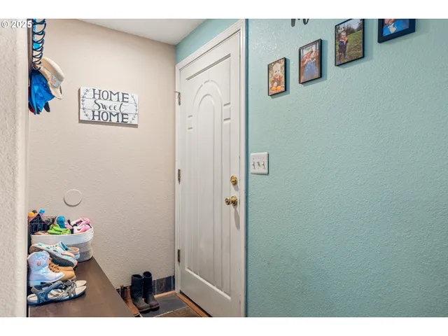 $315,000 | 440 West Agee Street, Roseburg, OR 97471