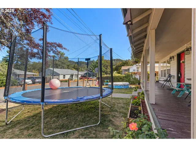 $315,000 | 440 West Agee Street, Roseburg, OR 97471