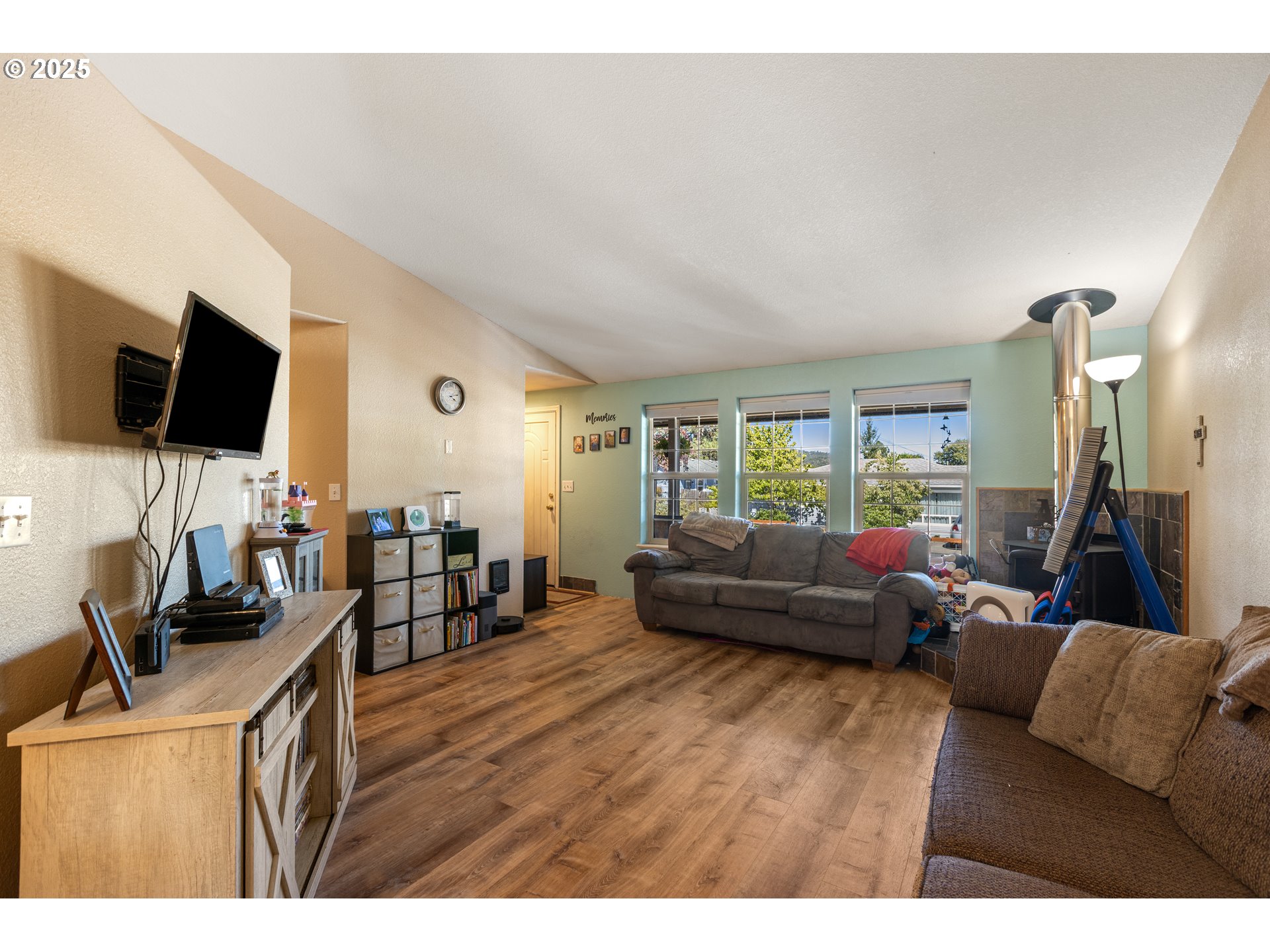 440 West Agee Street Roseburg, OR 97471 - Photo 6 of 44