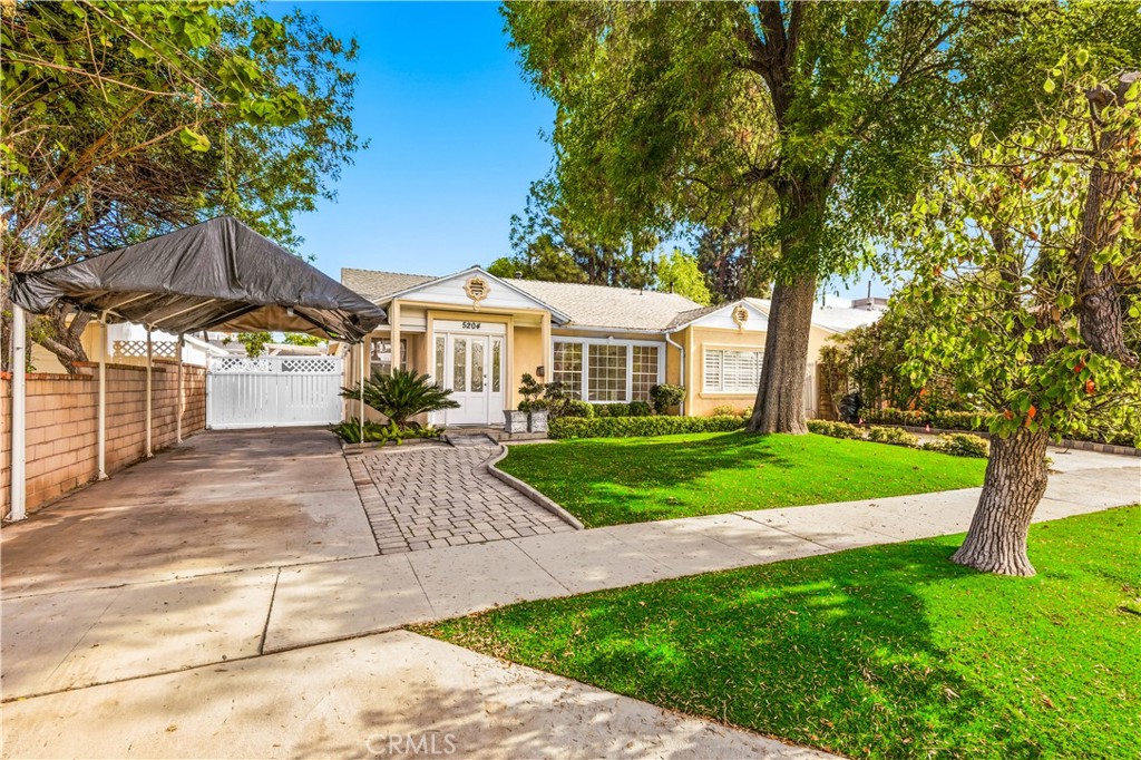 5204 Etiwanda Avenue Tarzana, CA 91356 - Photo 3 of 23 a view of outdoor space yard and porch
