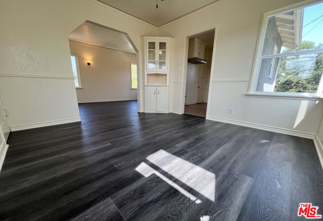 5114 1/2 4th Avenue Los Angeles, CA 90043 - Photo 8 of 23 an empty room with wooden floor and windows
