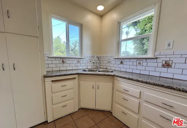 $1,995 | 5114 1/2 4th Avenue, Los Angeles, CA 90043