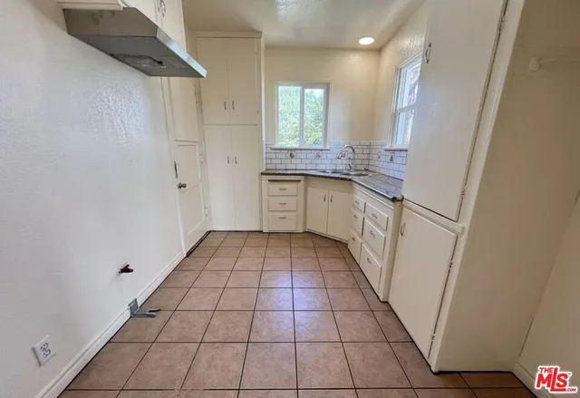 $1,995 | 5114 1/2 4th Avenue, Los Angeles, CA 90043