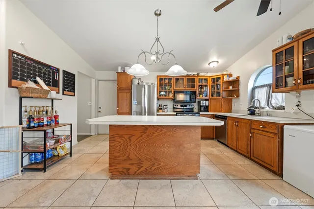 a large kitchen island in the center