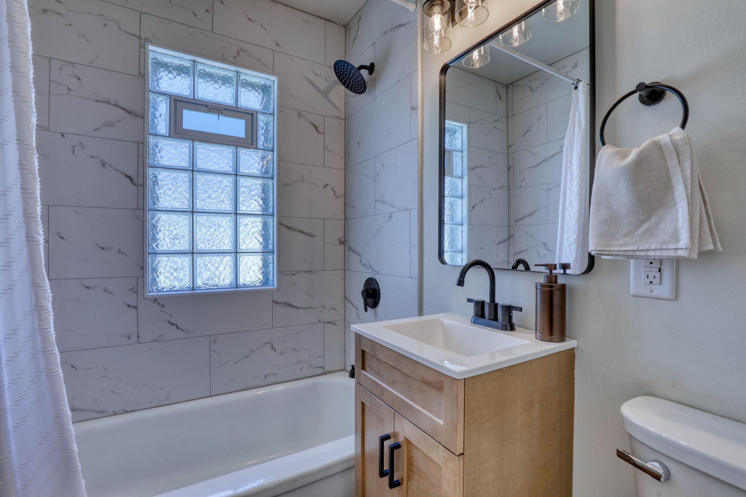 340 North 63rd Street Milwaukee, WI 53213 - Photo 13 of 19 Bathroom