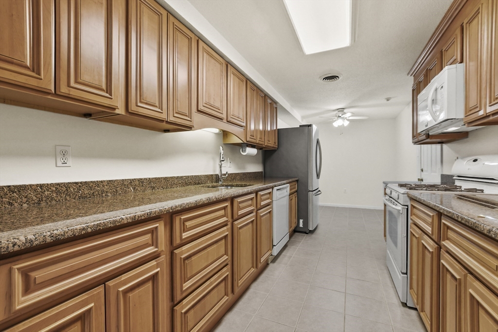 255 North Road, Unit 213 Chelmsford, MA 01824 - Photo 12 of 33 Gallery Image 12