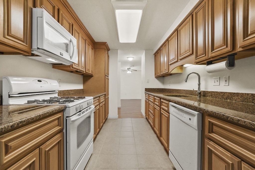 255 North Road, Unit 213 Chelmsford, MA 01824 - Photo 15 of 33 Gallery Image 15