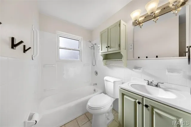 $175,000 | 1890 Caposele Lane, Hazelwood, MO 63042