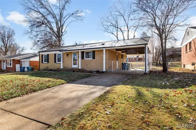 $175,000 | 1890 Caposele Lane, Hazelwood, MO 63042