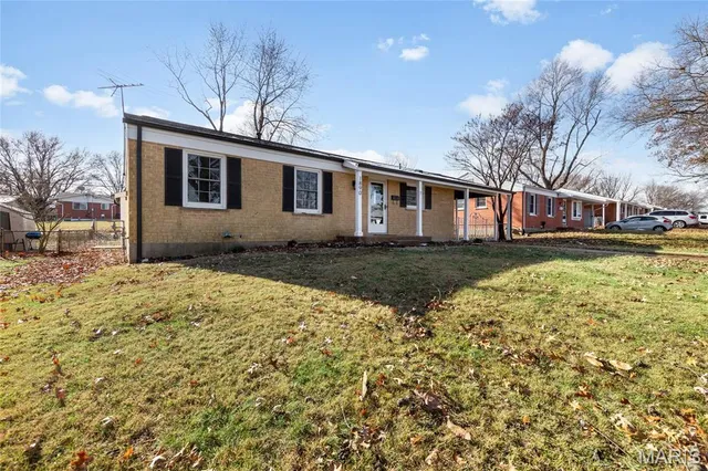 $175,000 | 1890 Caposele Lane, Hazelwood, MO 63042