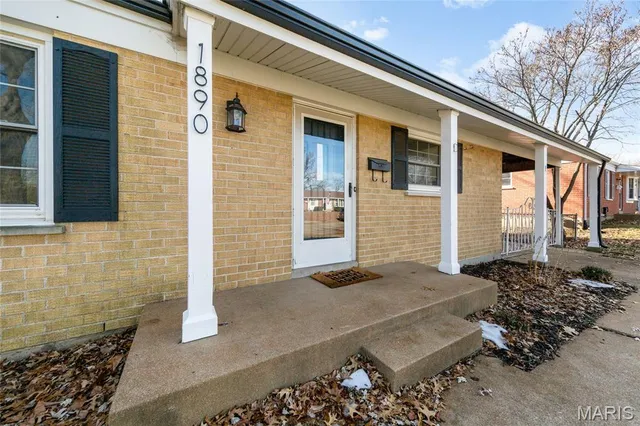 $175,000 | 1890 Caposele Lane, Hazelwood, MO 63042