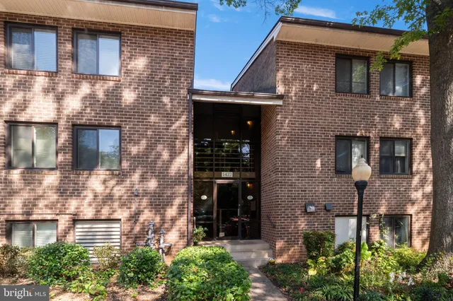 $233,000 | 1422 Northgate Square, Unit 22/1A, Reston, VA 20190