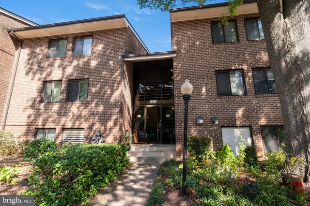 $233,000 | 1422 Northgate Square, Unit 22/1A, Reston, VA 20190