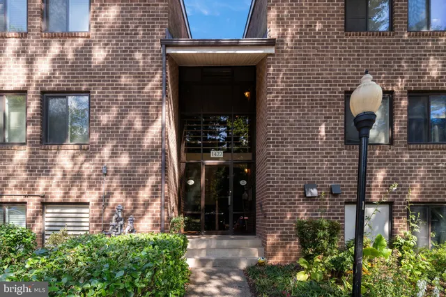 $233,000 | 1422 Northgate Square, Unit 22/1A, Reston, VA 20190