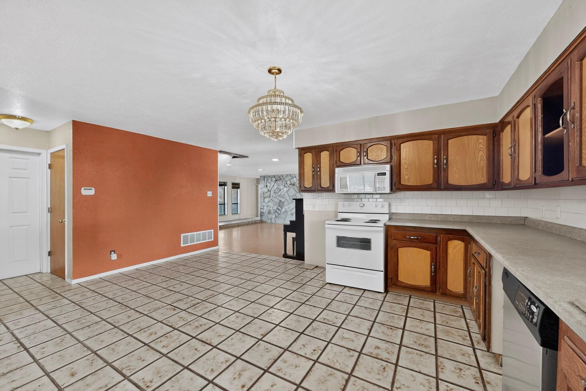 1690 Golf Course Road Rio Communities, NM 87002 - Photo 9 of 63 Gallery Image 9