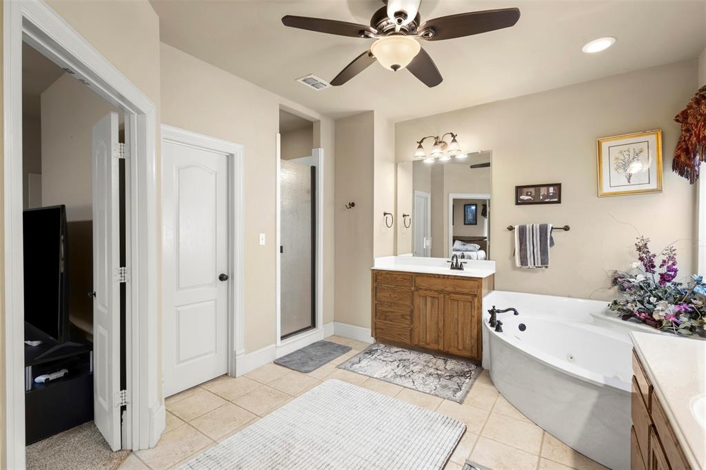 105 Country Ridge Court Red Oak, TX 75154 - Photo 24 of 40 a spacious bathroom with a tub sink and mirror