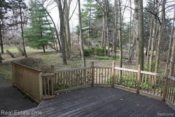 1301 Sandy Ridge Drive Rochester, MI 48306 - Photo 12 of 14 Bacy Yard Deck