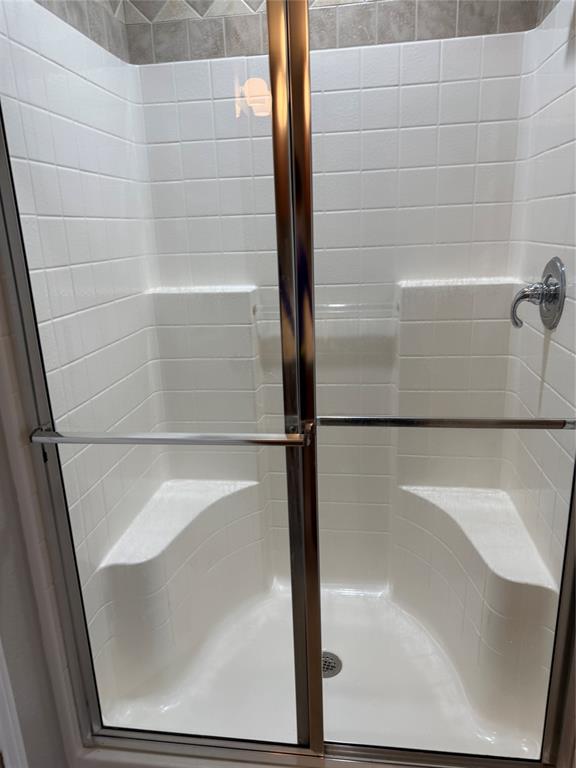 1302 Lewis And Clark Trail Abilene, TX 79602 - Photo 13 of 37 a bathroom with bathtub