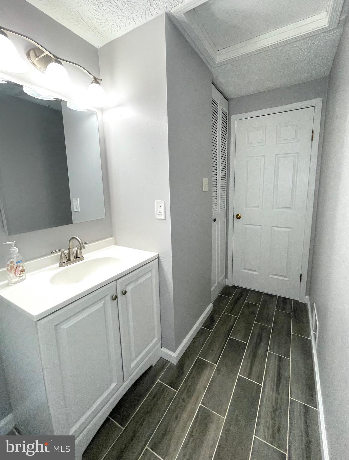 13 Rader Court Baltimore, MD 21234 - Photo 12 of 25 jack and jill bathroom