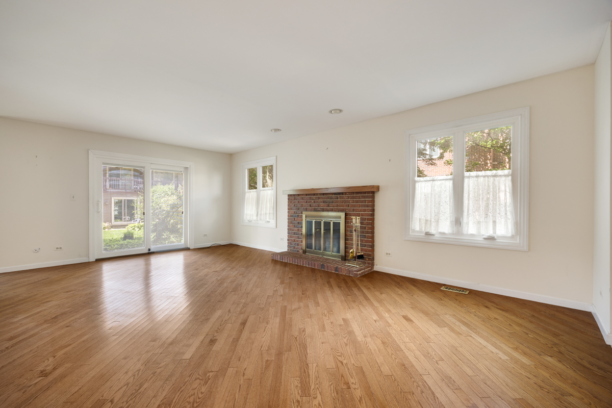 1153 South Linneman Road, Unit 1153 Mount Prospect, IL 60056 - Photo 3 of 25