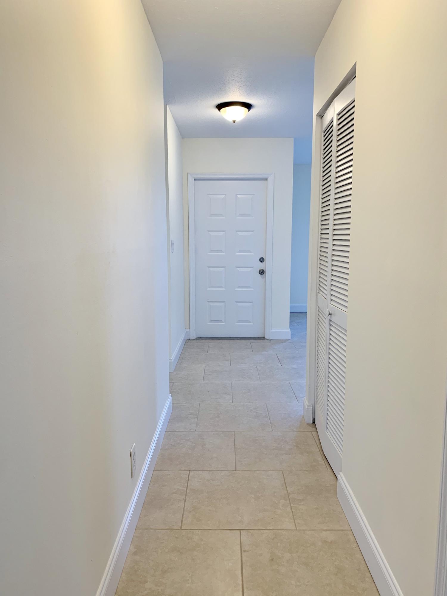 23247 Southwest 60th Avenue Boca Raton, FL 33428 - Photo 14 of 26 Hallway