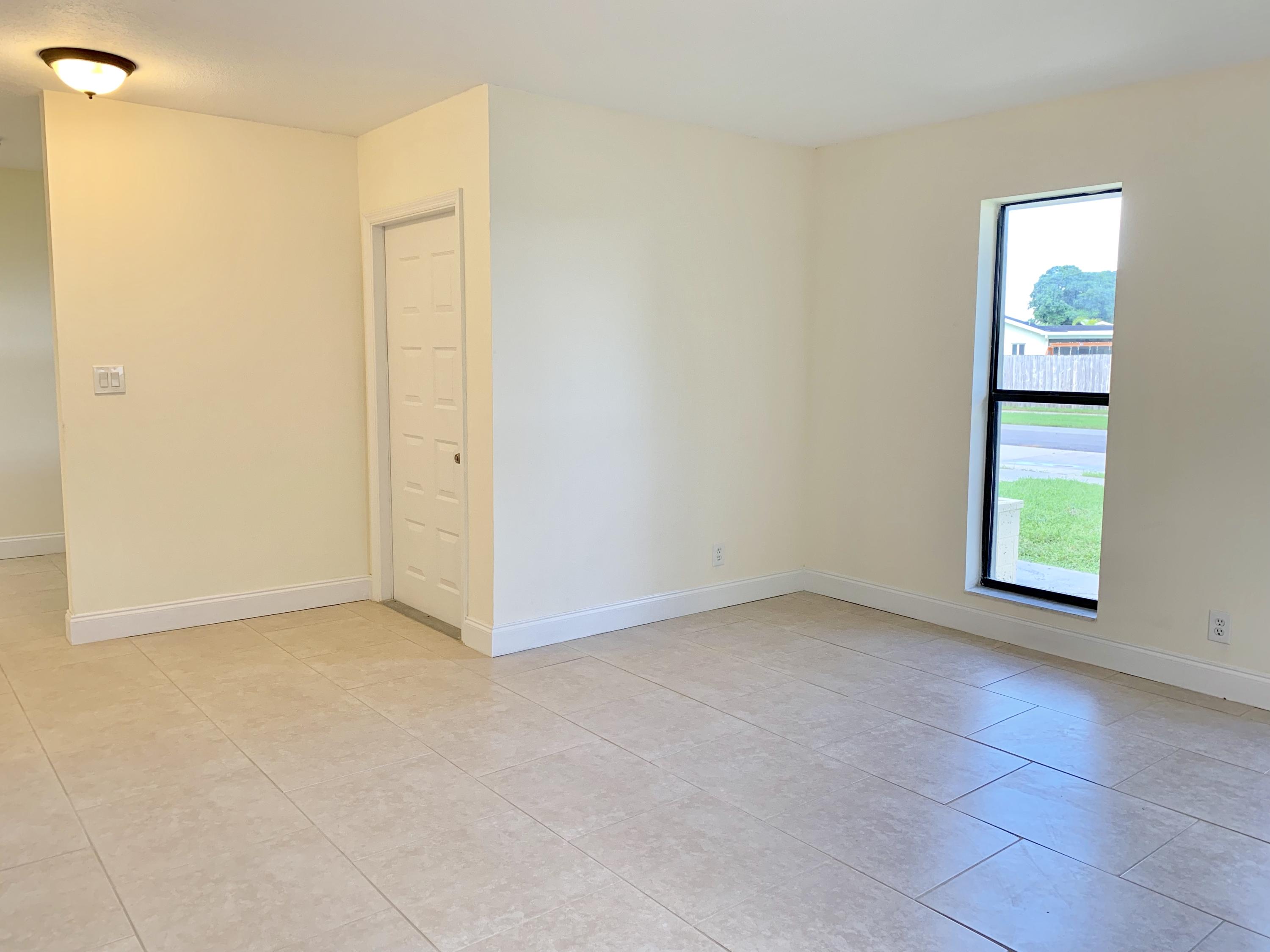 23247 Southwest 60th Avenue Boca Raton, FL 33428 - Photo 16 of 26 Living Room