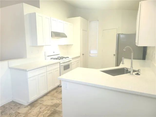 $2,000 | 216 Breezy Shore Avenue, North Las Vegas, NV 89031