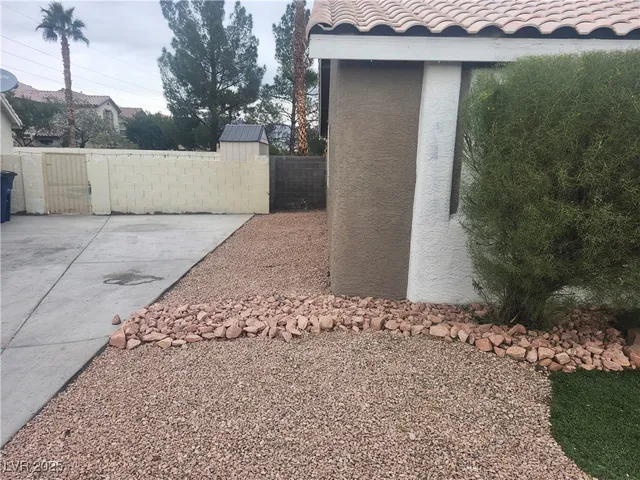 $2,000 | 216 Breezy Shore Avenue, North Las Vegas, NV 89031